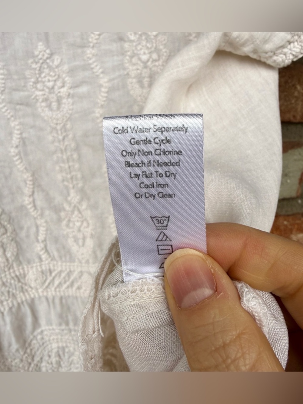 Karyn Seo Embroidered Cream Linen V-Neck Boho Tunic Top Handkerchief Hem - Picture 8 of 8